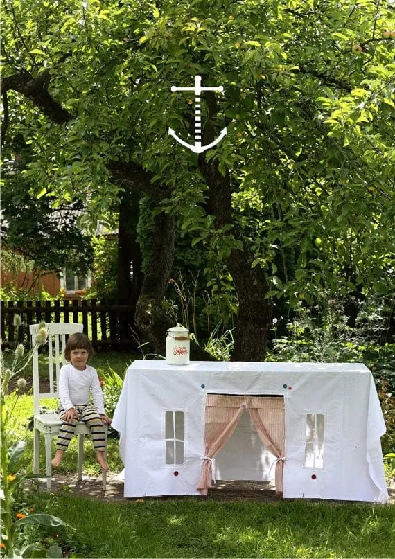 Kids party table cover - Playhouse - "Beach House"